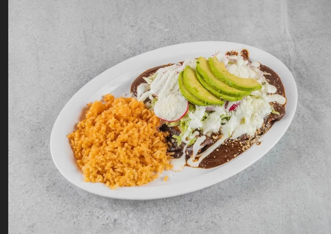 Enchiladas de mole with avocado Enchiladas de mole with avocado